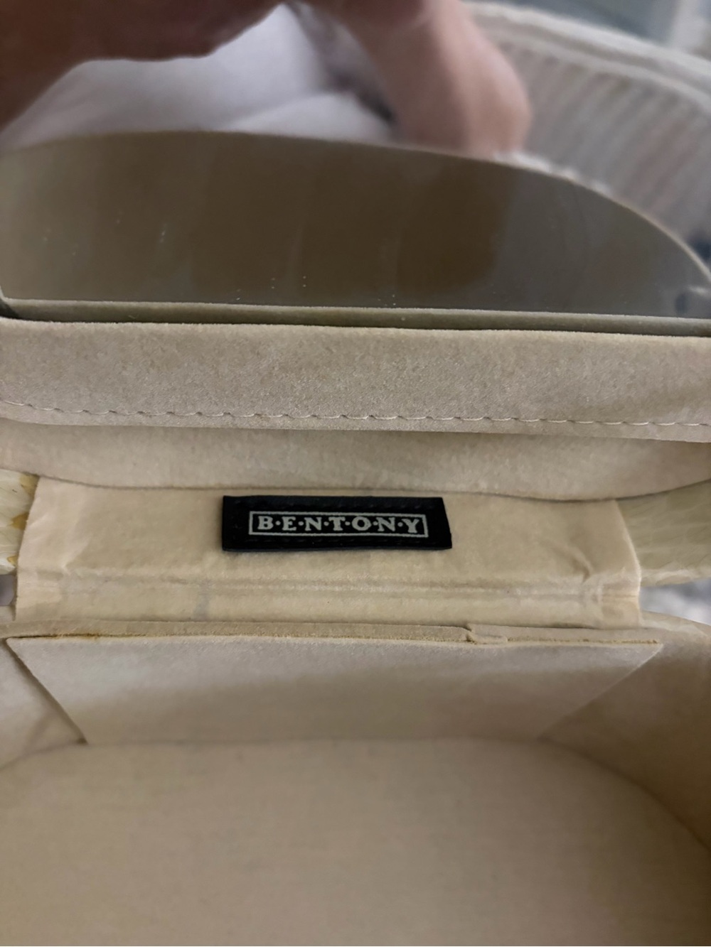 Vintage Bentony Train/makeup Case with Gold Hardware NWT. New old stock - Picture 2 of 9